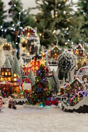 Village de Noël Père Noël nacelle 23 LED 39 cm | Irisia Maison