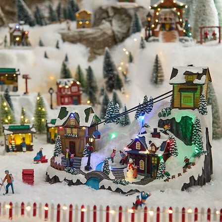 Village de Noël lumineux téléski 17 LED 42 cm | Irisia Maison Village de Noël lumineux téléski 17 LED 42 cm | Irisia Maison