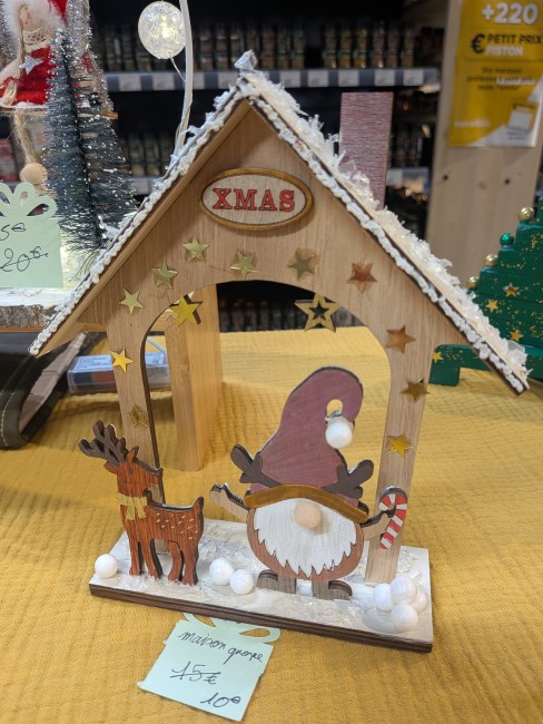 Maison gnome brun
