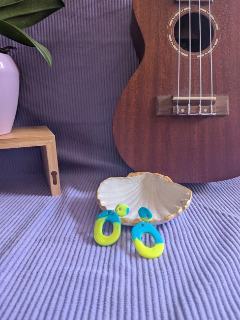 boucle d'oreille jaune et bleu