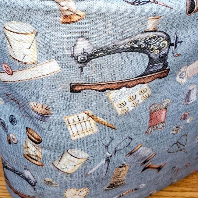 Détails du sac cabas elsa avec ses motifs couture vintage. Création Angélique La Fée En Fil