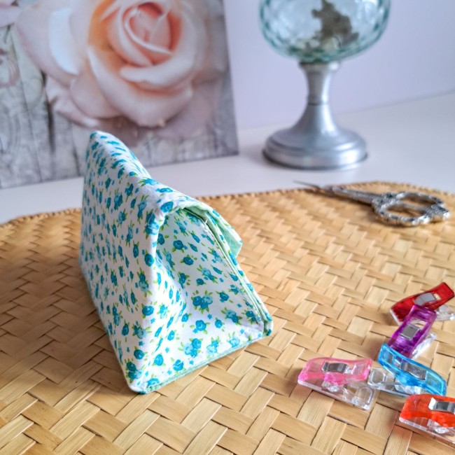 poubelle à fil de laine fleur bleu pour le crochet 