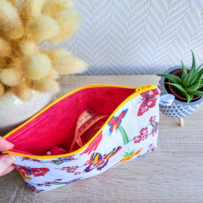 trousse-cadeau-tricoteuse-fleurs-Angélique-La-fée-En-Fil trousse cadeau tricoteuse papillon