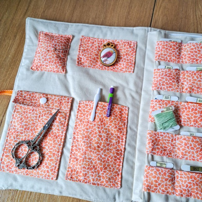 organisateur de broderie coussin à aiguille, needle minder, étui ciseaux à broder, crayons, fil à broder