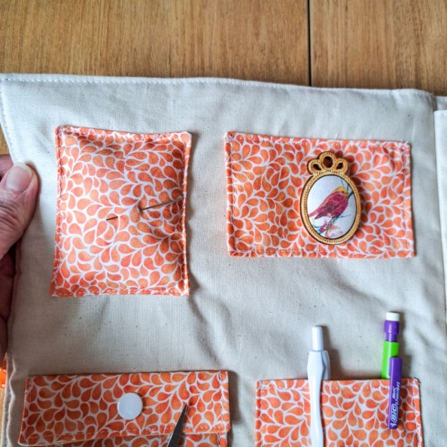 trousse de brodeuse avec coussin à aiguille et support pour aimant à aiguille