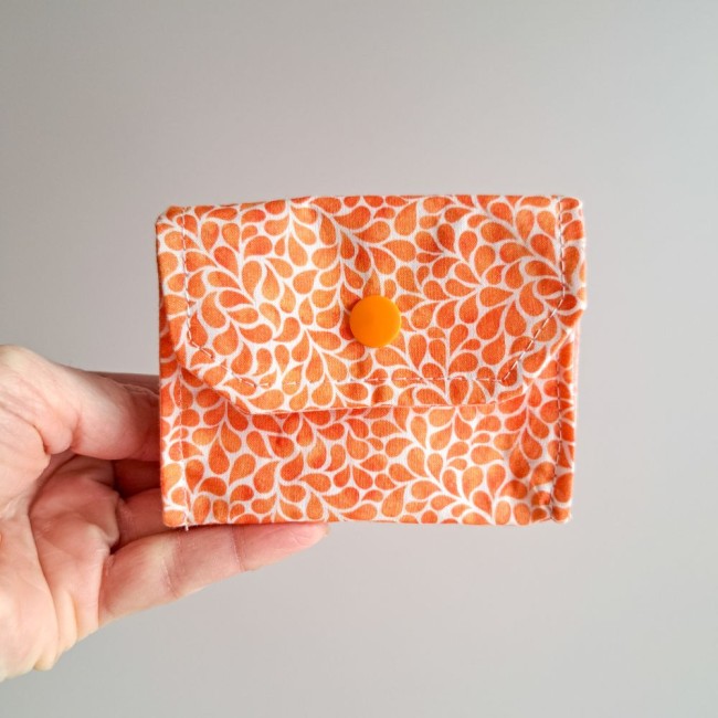 poubelle-à-fil-orange-crochet-angelique-la-fee-en-fil poubelle à fil orange pour bouts de laine pour crochet