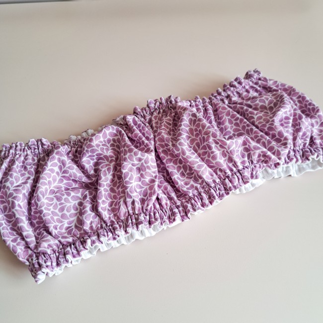 Grime guard de la collection Lumière Végétale, couleur lavande, motif végétal violet clair sur fond blanc – accessoire pour tambour ou Q-snap, création artisanale Angélique La fée En Fil.