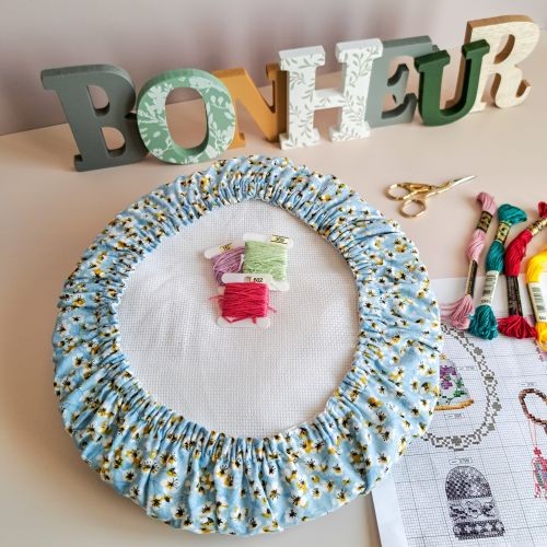 protection tambour à broder fleur bleu