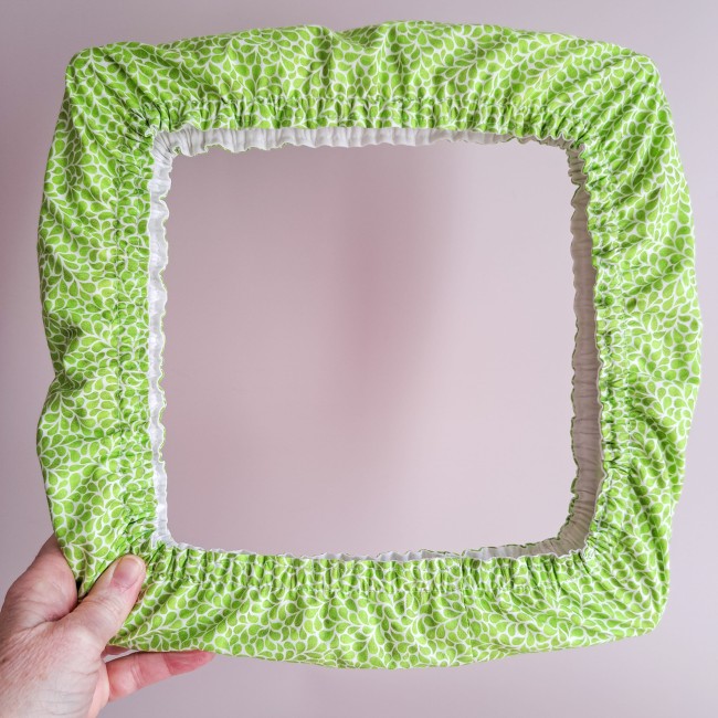 collection-lumiere-vegetale-couleur-verveine-grime-guard-carre Grime guard de la collection Lumière Végétale, couleur verveine, motif végétal vert clair – accessoire pour tambour ou Q-snap, création artisanale Angélique La fée En Fil.