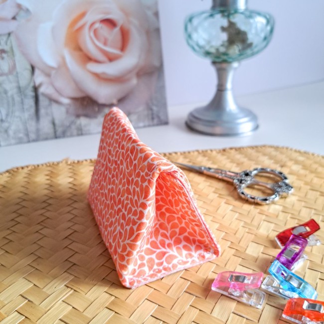 pochon-accessoire-couture-angelique-la-fee-en-fil pochon accessoire de couture pour ranger des boutons, ciseaux