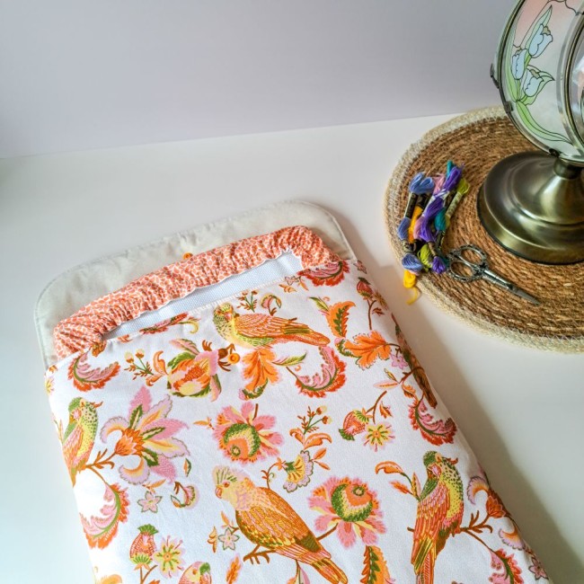 pochette-rangement-cadre-a-broder-broderie-oiseaux-savannah-angelique-la-fee-en-fil pochette pour le rangement de cadre à broder oiseau