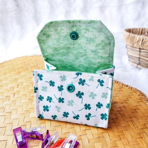 poubelle-à-fil-mini-pochon-trèfle-broderie-Angélique-La-fée-En-fil petit rangement de couture pliable pour fils