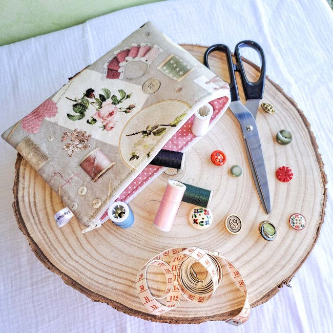 pochette-travaux-d-aiguilles-delicat-Angélique-La-fée-En-Fil pochette travaux d'aiguilles