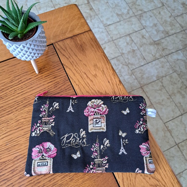 pochette brodeuse motif fleuri