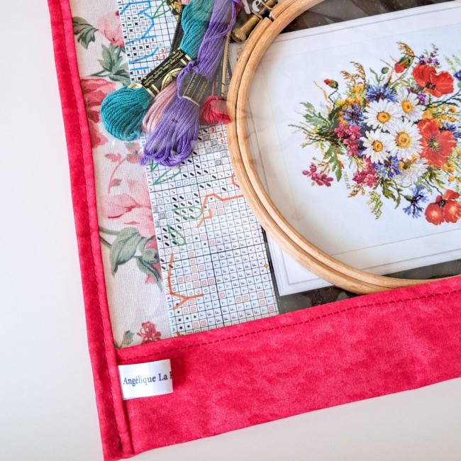 rangement broderie fleur rose
