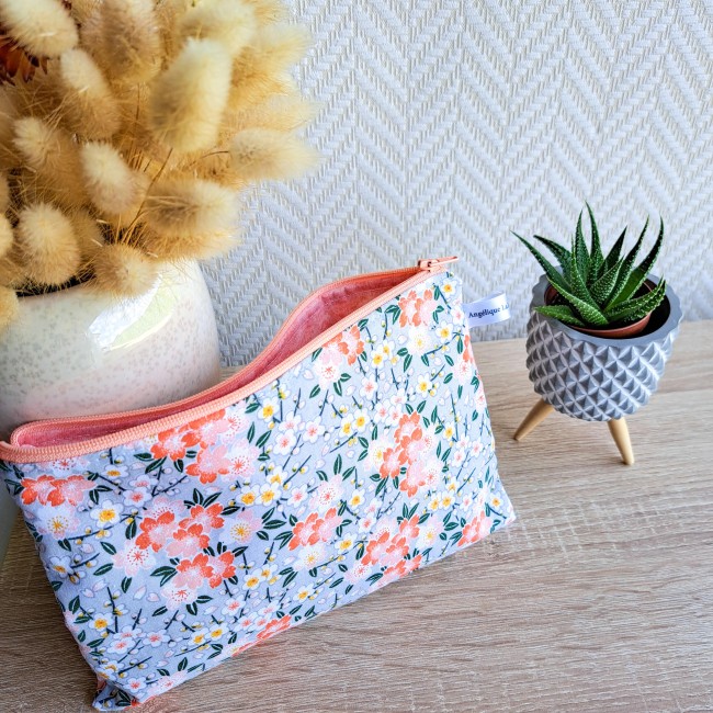 trousse-brodeuse-motifs-floraux-Angélique-La-fée-En-Fil