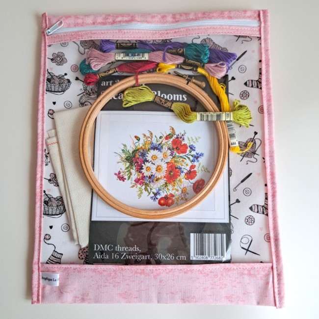 rangement-projet-vinyle-ppint-de-croix-imprimé-tricot-la-douceur-des-mailles-angelique-la-fee-en-fil rangement projet point de croix