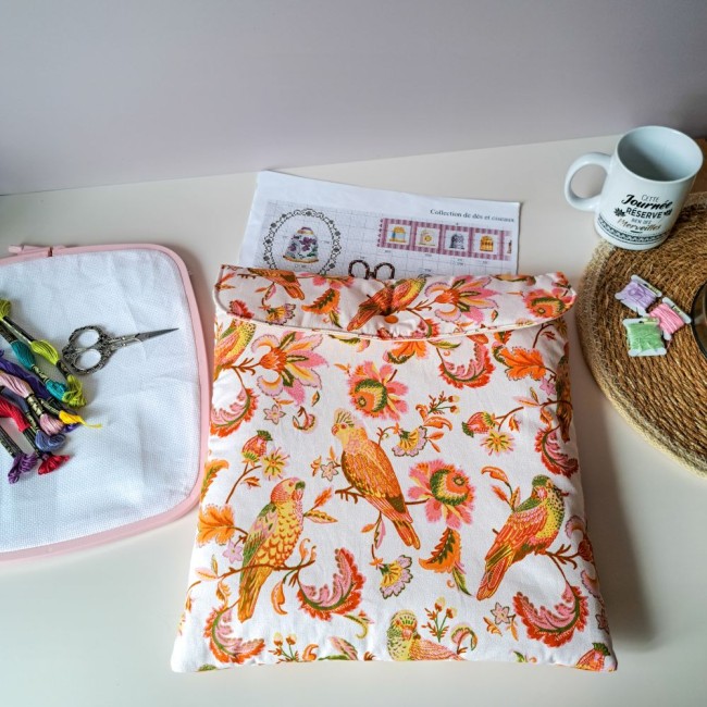 pochette-rangement-punch-needle-broderie-oiseaux-savannah-angelique-la-fee-en-fil pochette de rangement pour le punch needle tissu coton motif oiseau