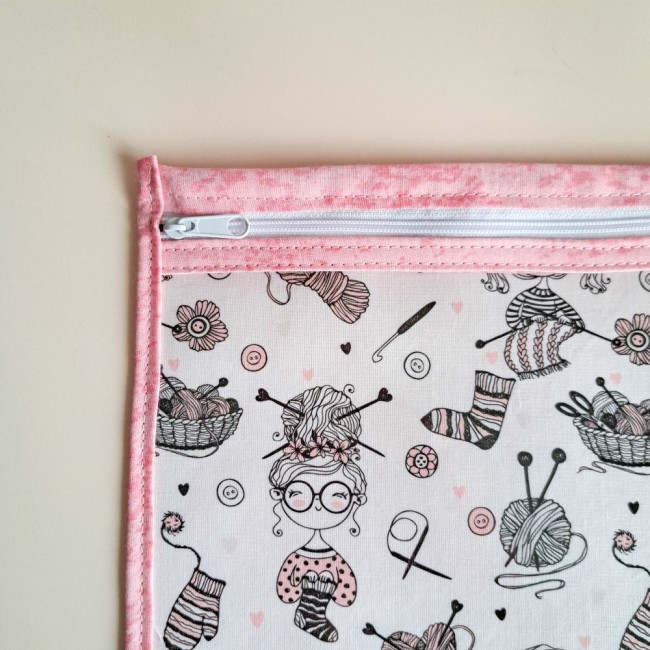 rangement-projet-vinyle-broderie-motif-tricot-la-douceur-des-mailles-angelique-la-fee-en-fil rangement projet broderie