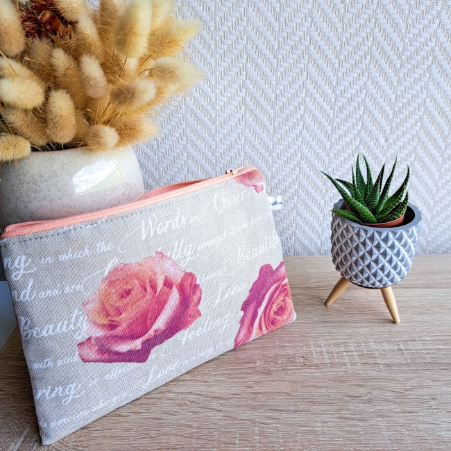 pochette-crochet-voyage-fleurs-Angélique-La-fée-En-Fil pochette crochet voyage fleur