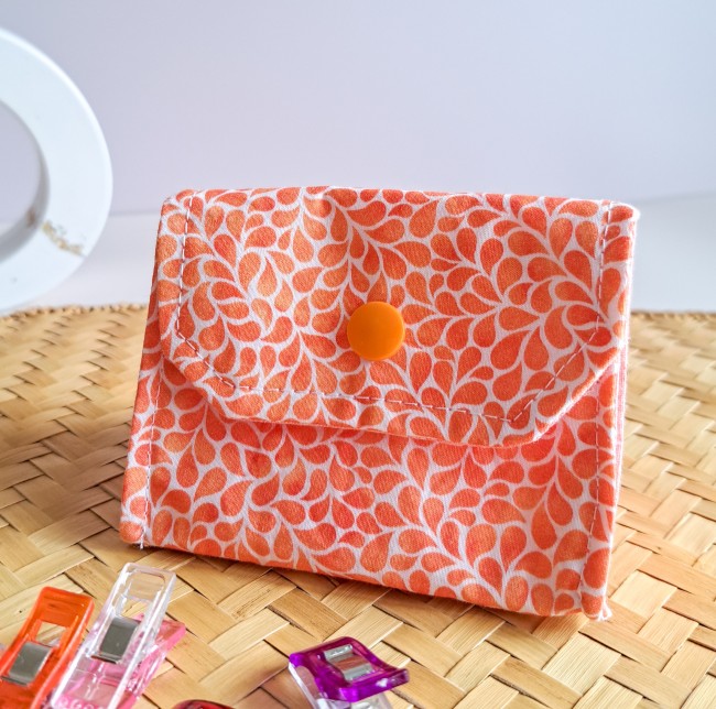 pochette-accessoire-couture-pince-angelique-la-fee-en-fil pochette orange pour ranger des accessoire de couture