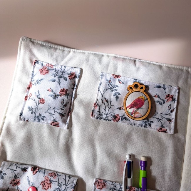 trousse de brodeuse fleurs rose sofia pique aiguille