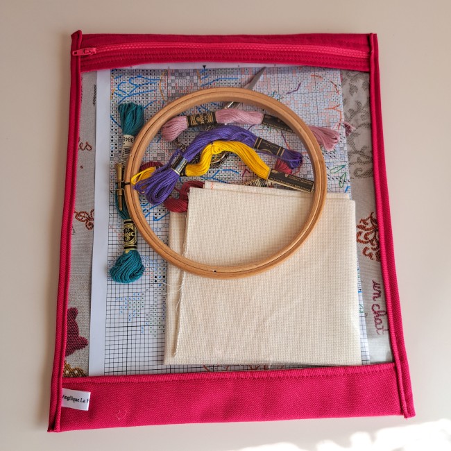 pochette à projet rose broderie