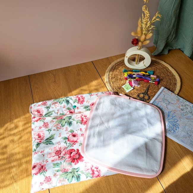 pochette rangement nurge broderie fleur rose