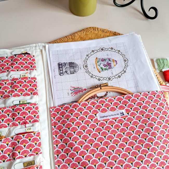 trousse de brodeuse en tissu japonais rouge avec poche pour grille à broder