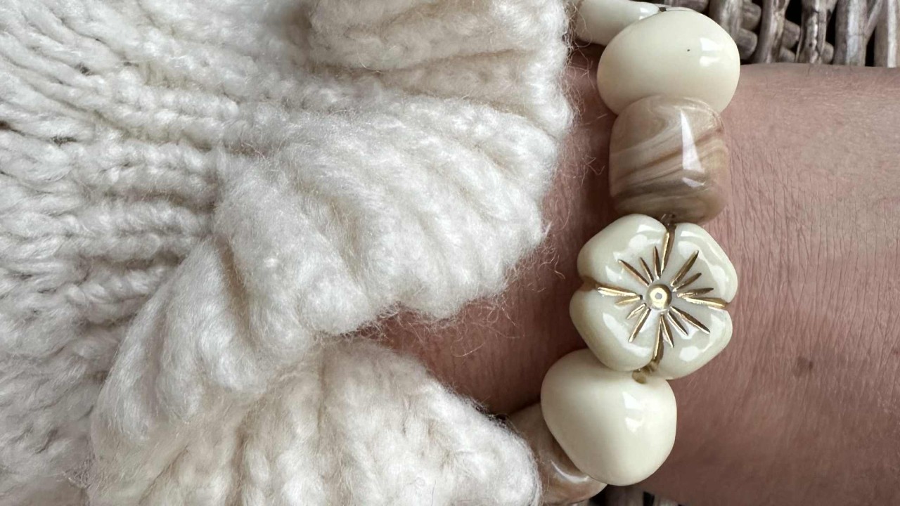 bracelets de créateur grosses perles résine, montées sur élastique, atelier proche de Bordeaux