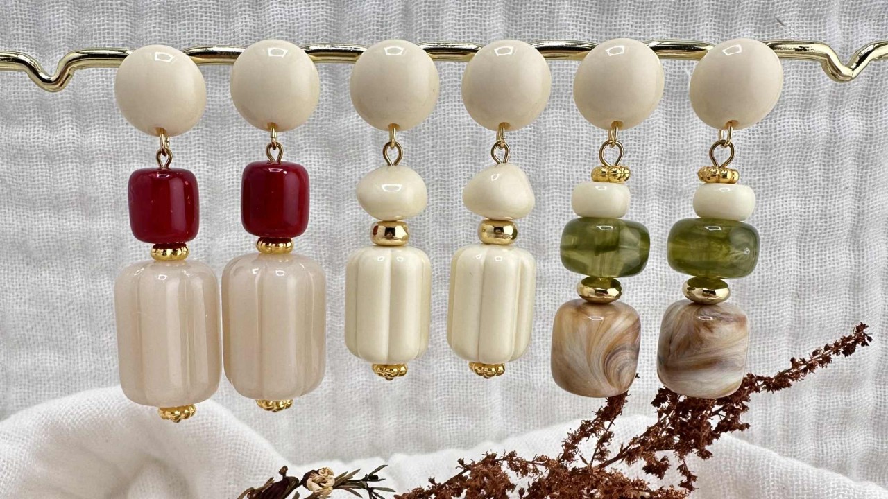 boucles d'oreilles de créateur pour femme clou d'oreille, grosses perles résine, acier inoxydable doré, atelier proche de Bordeaux