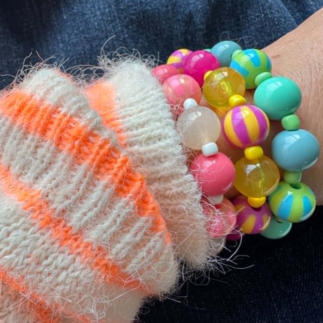 Bracelets façon bonbon en perles multicolores élastiques faits main DEBA CREATION