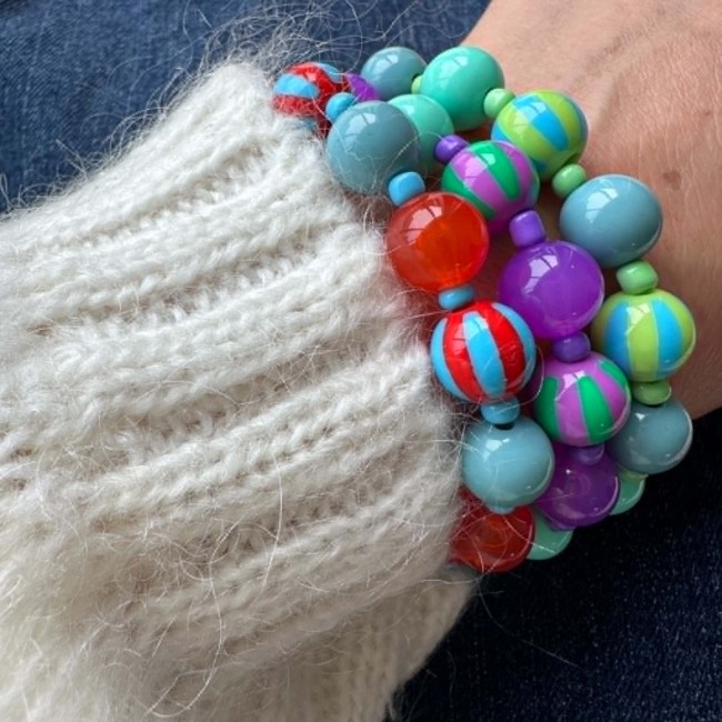 Bracelet femme en perles multicolores rouge bleu rose et turquoise