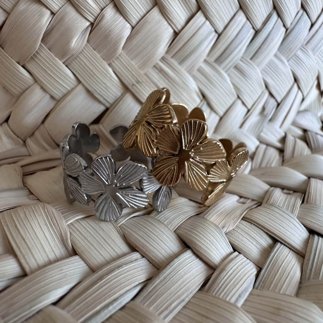 bijou bague marguerite femme style délicat et floral acier inoxydable Bordeaux