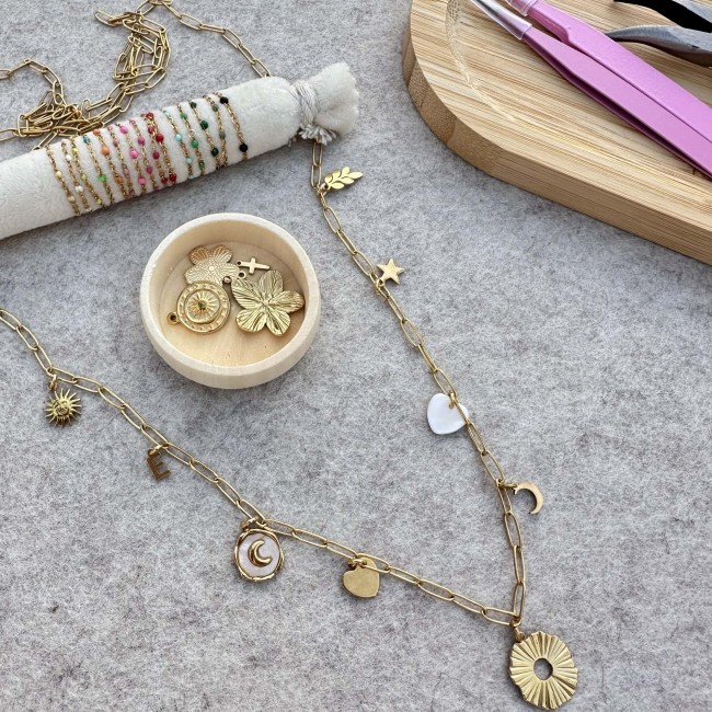 Atelier créatifs de bijoux sautoir et bague en acier inoxydable doré, proche de Bordeaux, repartez avec vos bijoux personnalisés