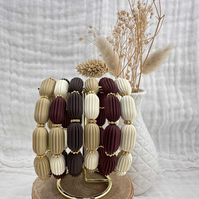 bracelets créateurs perles acrylique de couleur striées et rondelles acier inox doré, élastique, atelier proche de Bordeaux