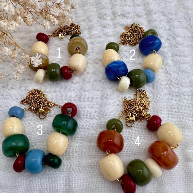 Colliers en perles colorées DEBA CREATION Collection de colliers en perles multicolores aux nuances naturelles et colorées – DEBA CREATION