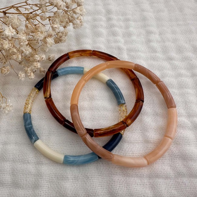Bracelets élastiques Anatole aux tubes incurvés dans des tons bleus, beiges et bruns – DEBA CREATION