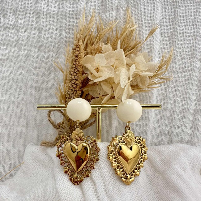 boucles d'oreilles de créateur, pendentif coeur ex voto acier inox doré clou d'oreille acier inox rond résine, atelier proche de Bordeaux boucles d'oreilles de créateur, pendentif coeur ex voto acier inox doré clou d'oreille acier inox rond résine, atelier proche de Bordeaux
