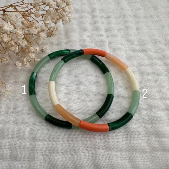 Bracelet élastique Anatole sous les pins aux tubes verts, beiges et orangés – DEBA CREATION