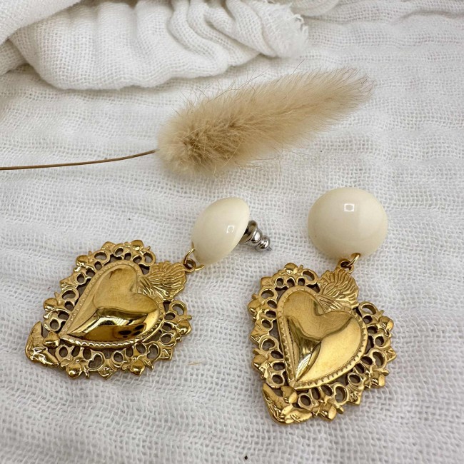 boucles d'oreilles de créateur, pendentif coeur ex voto acier inox doré clou d'oreille acier inox rond résine, atelier proche de Bordeaux boucles d'oreilles de créateur, pendentif coeur ex voto acier inox doré clou d'oreille acier inox rond résine, atelier proche de Bordeaux