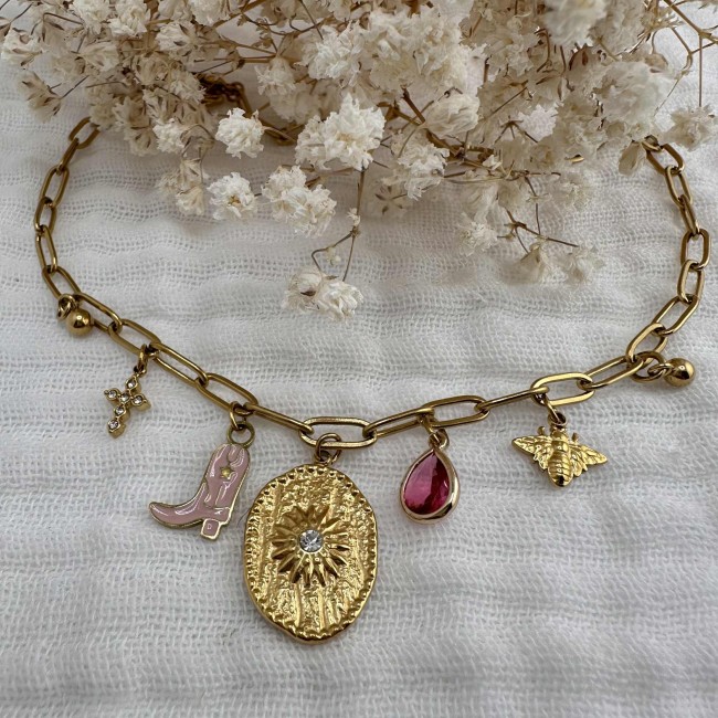 collier créateur, breloques, pampilles et charms, sur chaîne doré, acier inox doré et coloré, ajustable, atelier proche de Bordeaux collier créateur, breloques, pampilles et charms, sur chaîne doré, acier inox doré et coloré, ajustable, atelier proche de Bordeaux