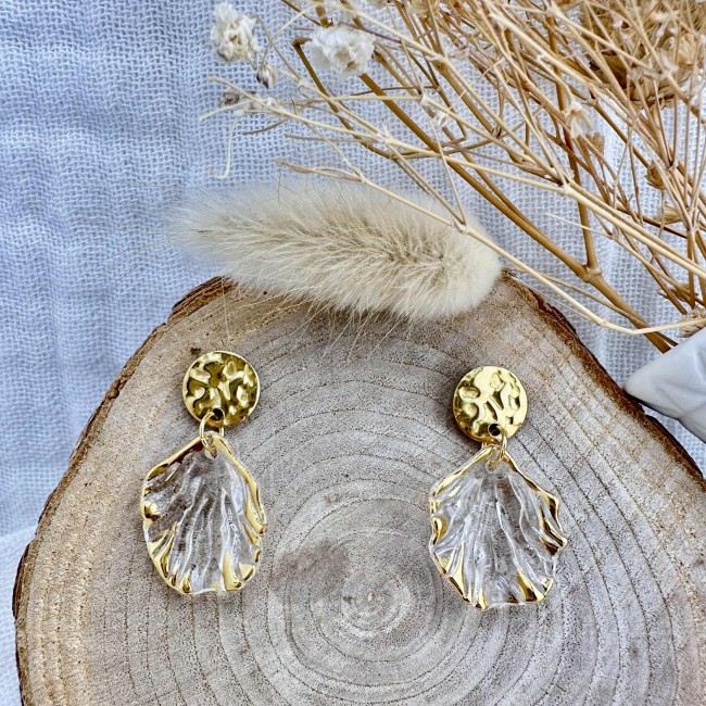 boucles d'oreilles de créateur, pendentif pétale fleur transparent et doré clou d'oreille rond acier inox doré, atelier proche de Bordeaux boucles d'oreilles de créateur, pendentif pétale fleur transparent et doré clou d'oreille rond acier inox doré, atelier proche de Bordeaux