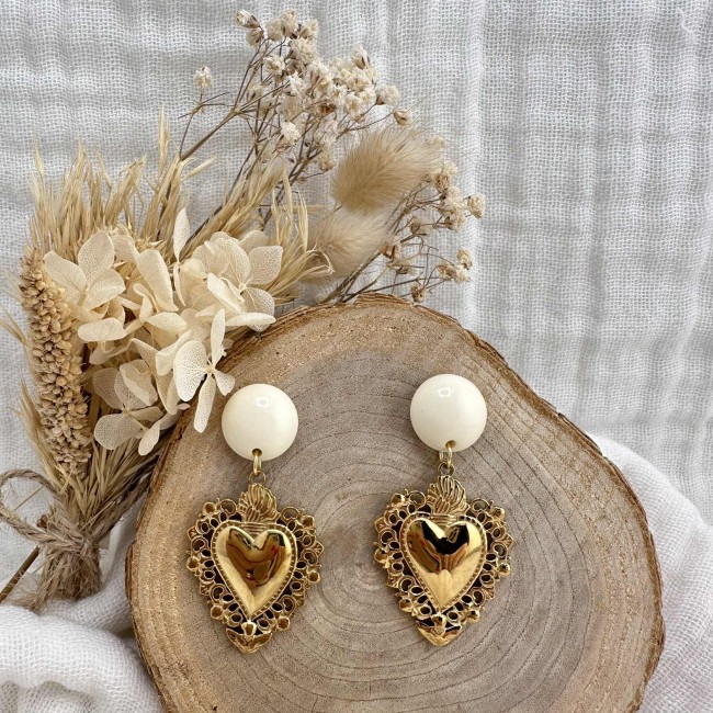 boucles d'oreilles de créateur, pendentif coeur ex voto acier inox doré clou d'oreille acier inox rond résine, atelier proche de Bordeaux boucles d'oreilles de créateur, pendentif coeur ex voto acier inox doré clou d'oreille acier inox rond résine, atelier proche de Bordeaux