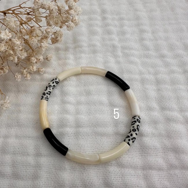 Bracelet élastique Anatole composé de tubes beige, noir et motif animalier – DEBA CREATION
