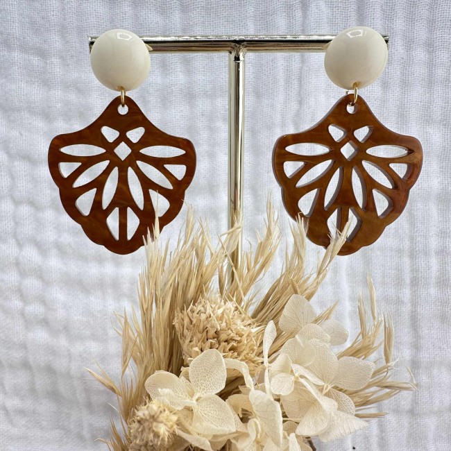 boucles d'oreilles de créateur, pendentif volute résine ajouré clou d'oreille acier inox rond résine, atelier proche de Bordeaux boucles d'oreilles de créateur, pendentif volute résine ajouré clou d'oreille acier inox rond résine, atelier proche de Bordeaux
