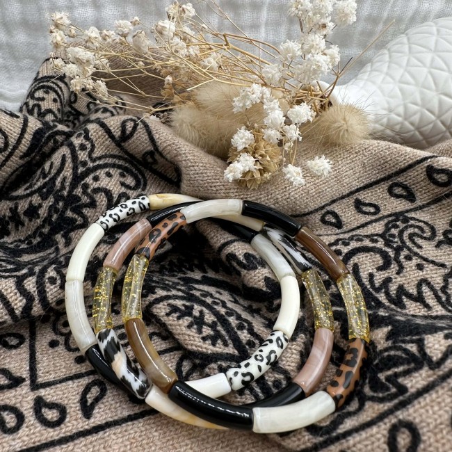 bracelets de créateur perles incurvées en résine colorée, unies, pailletées ou motif animal, élastique, atelier proche de Bordeaux bracelets de créateur perles incurvées en résine colorée, unies, pailletées ou motif animal, élastique, atelier proche de Bordeaux