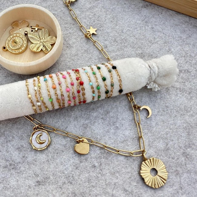 Sautoir personnalisé et bague créés lors d'un atelier créatif bijoux DEBA CREATION