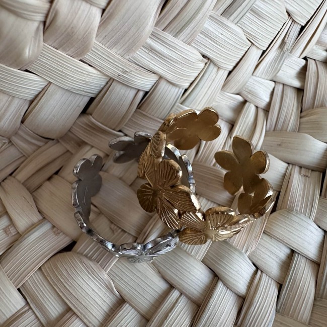 détail bague marguerite fleur acier inoxydable bijou floral ajustable