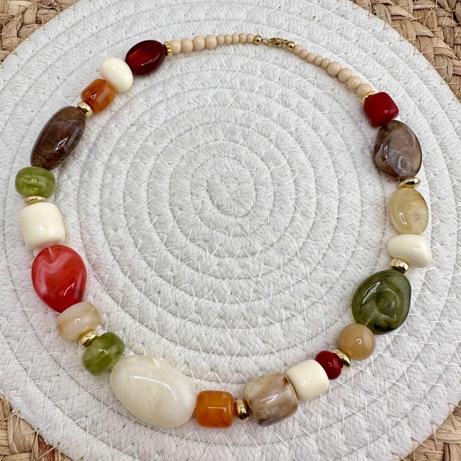 collier de créateur, grosses perles en résine multicolore et acier inox doré, atelier proche de Bordeaux